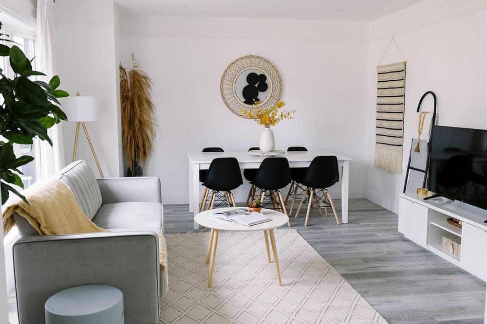 Photo of Livingroom in Victoria Hills