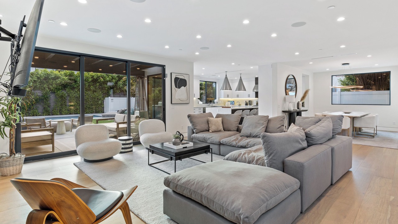 Photo of Livingroom in Melrose