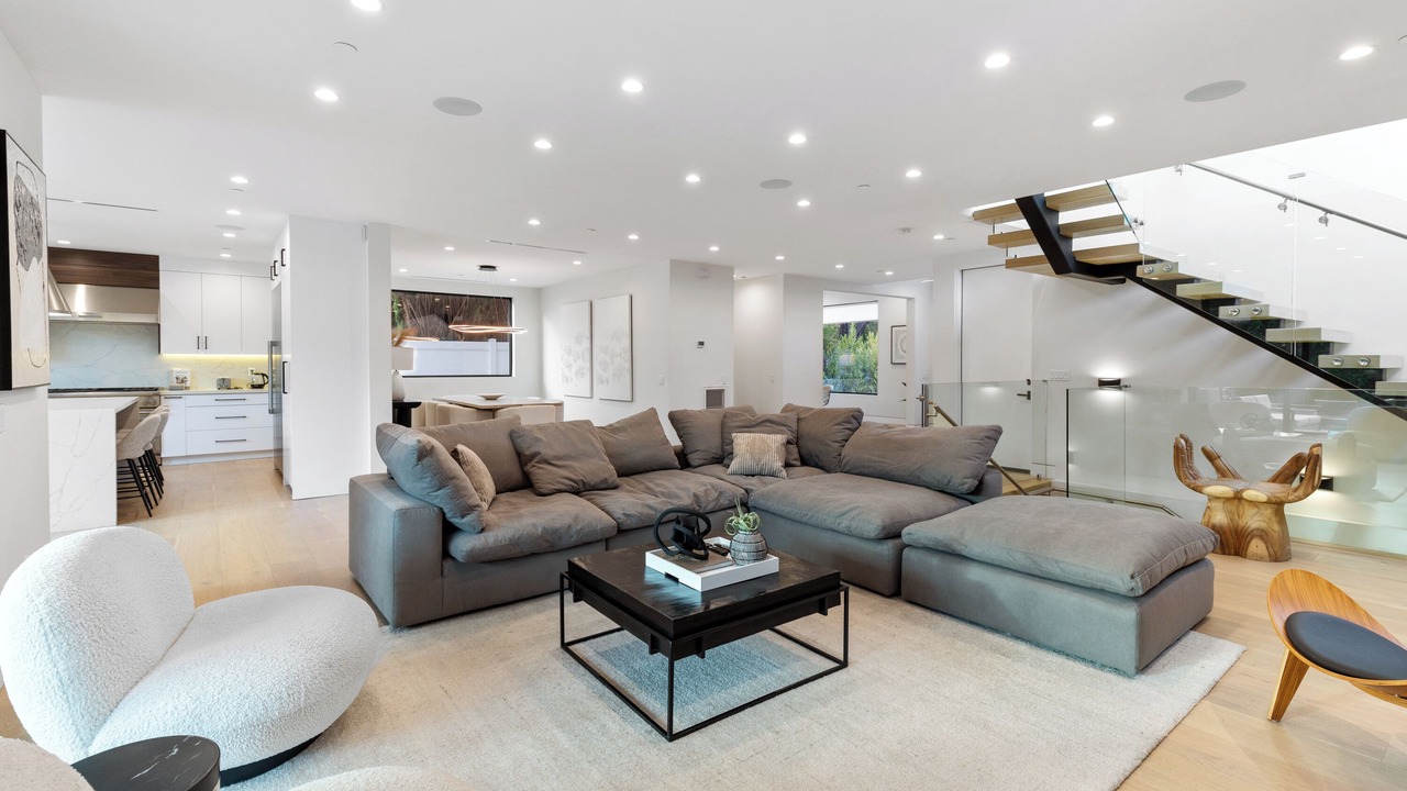 Photo of Livingroom in Melrose