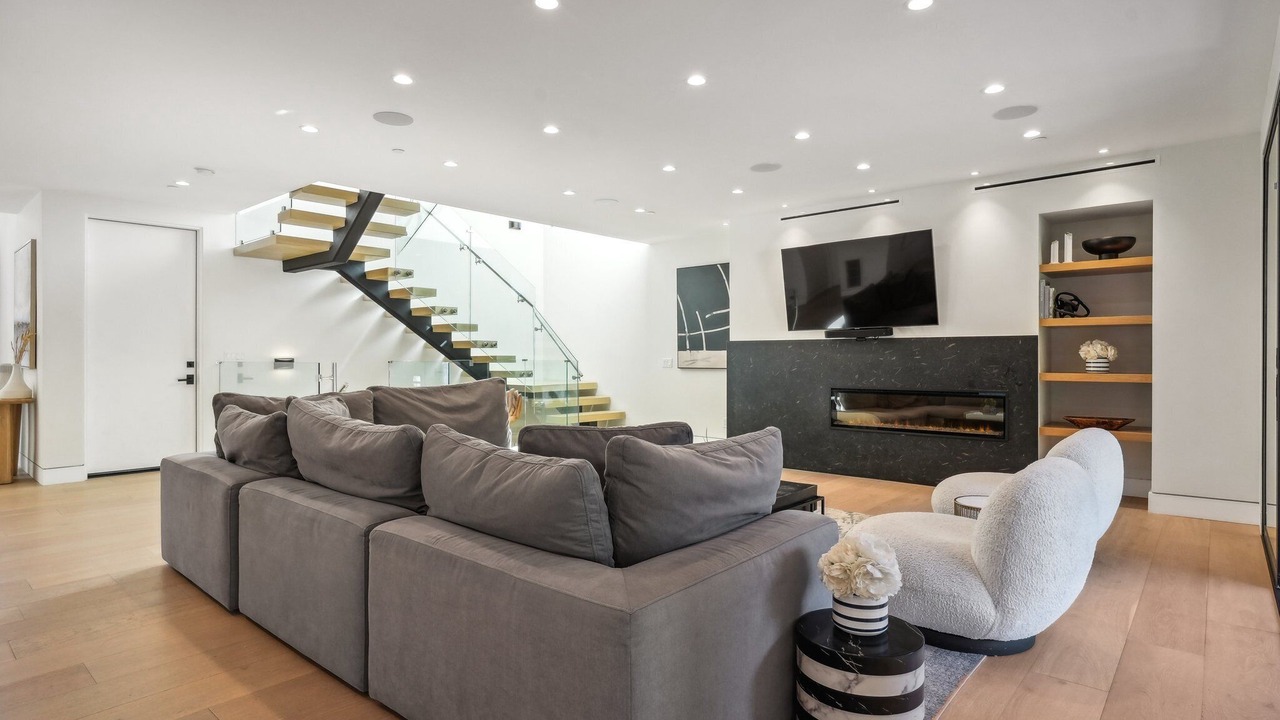 Photo of Livingroom in Melrose