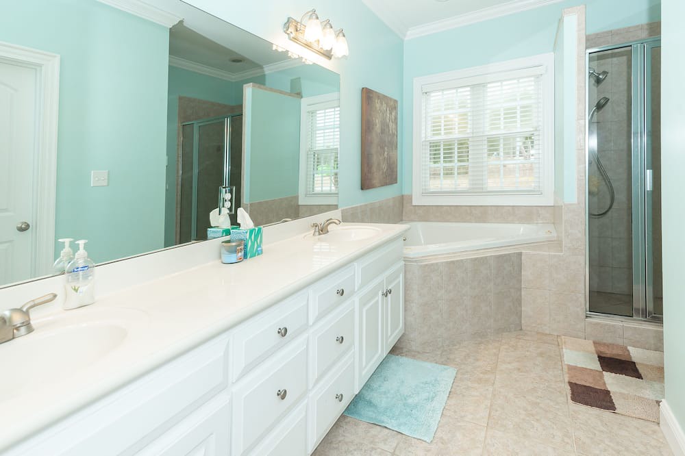 Photo of Bathroom in Wise
