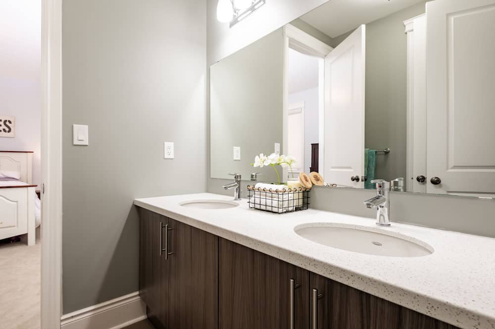 Photo of Bathroom in Mono