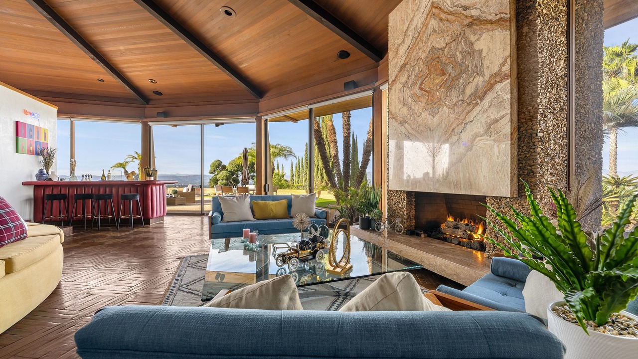 Photo of Livingroom in Encino