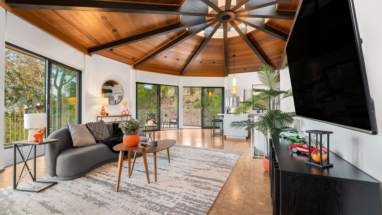 Photo of Livingroom in Encino