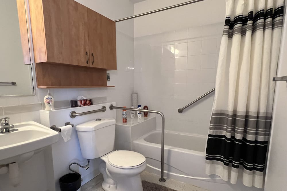 Photo of Bathroom in Saint-Marc-du-Lac-Long