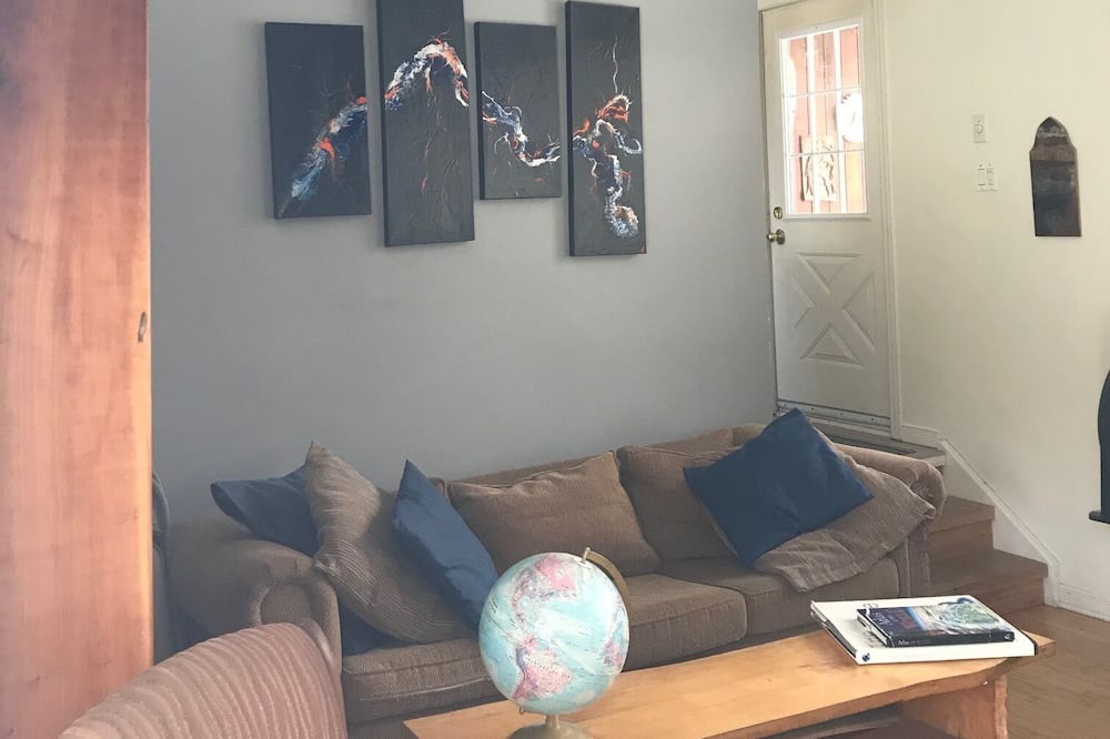 Photo of Livingroom in Elora