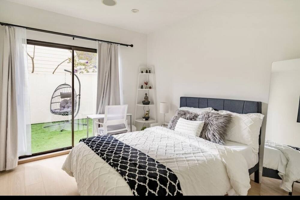 Photo of Bedroom in Lower Pacific Heights