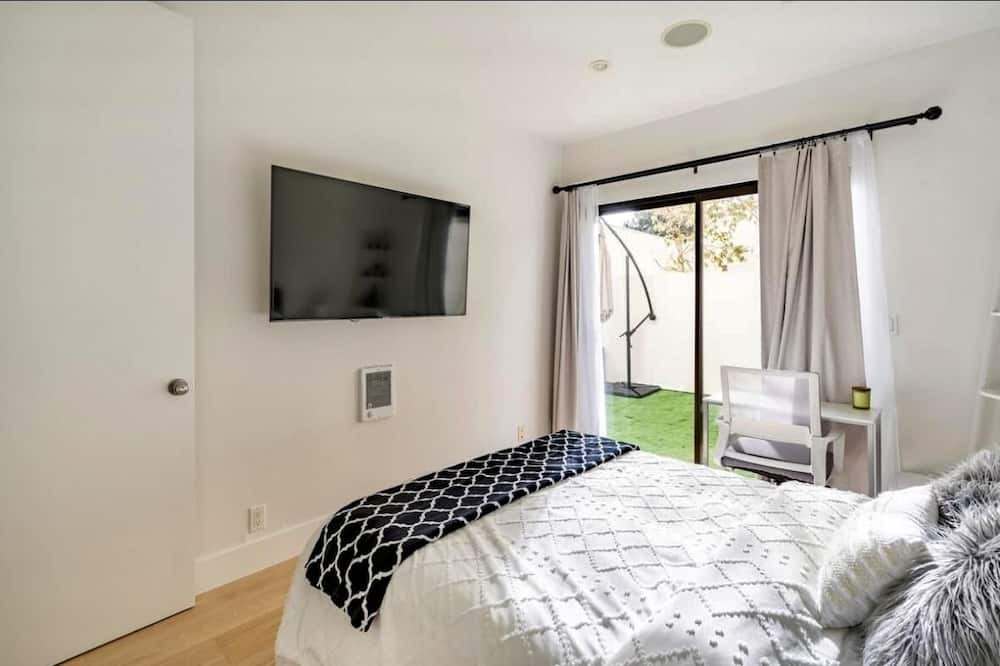 Photo of Bedroom in Lower Pacific Heights