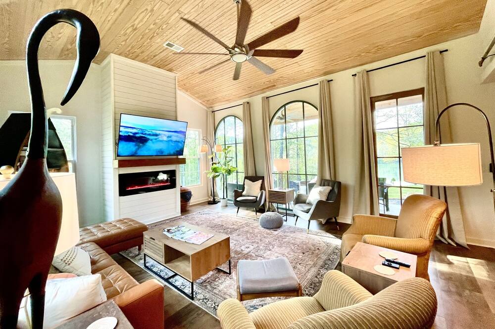 Photo of Livingroom in Cedar Bluff
