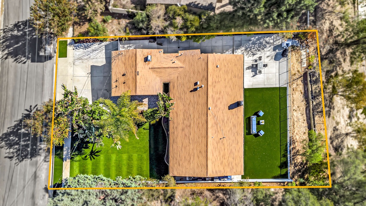 Photo of Outdoor in Woodland Hills