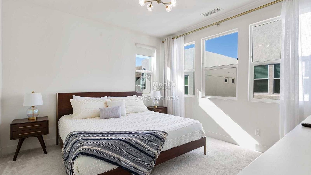 Photo of Bedroom in Platinum Triangle