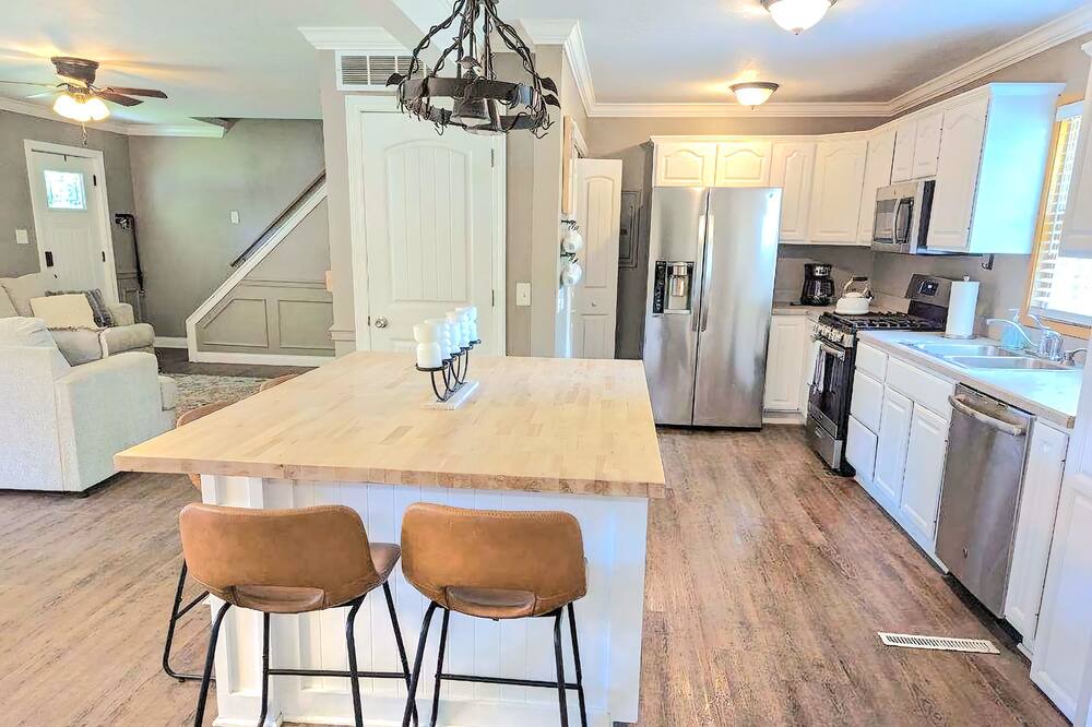 Photo of Kitchen in George Haywood's Lakefront