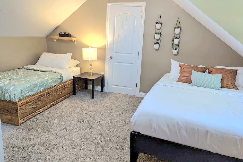 Photo of Bedroom in George Haywood's Lakefront