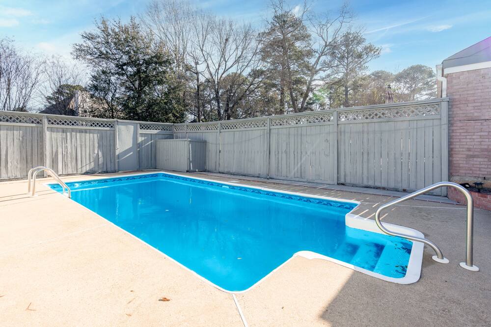 Photo of Outdoor in Gunter Afs