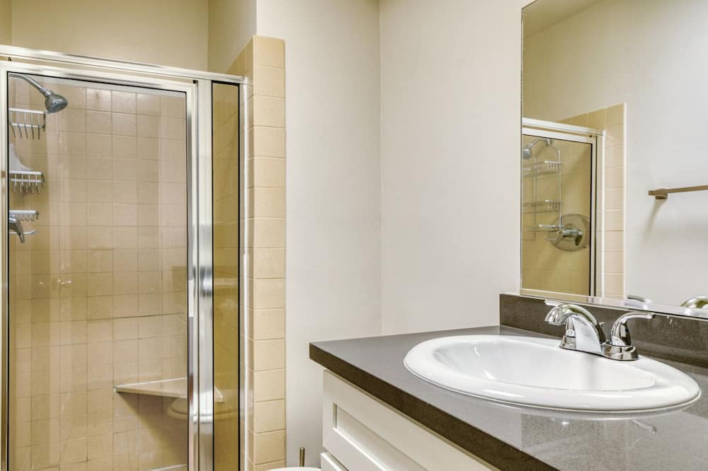 Photo of Bathroom in Encino