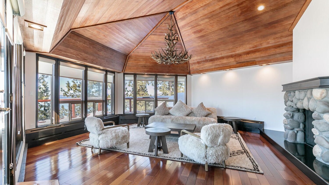 Photo of Livingroom in Lakeridge