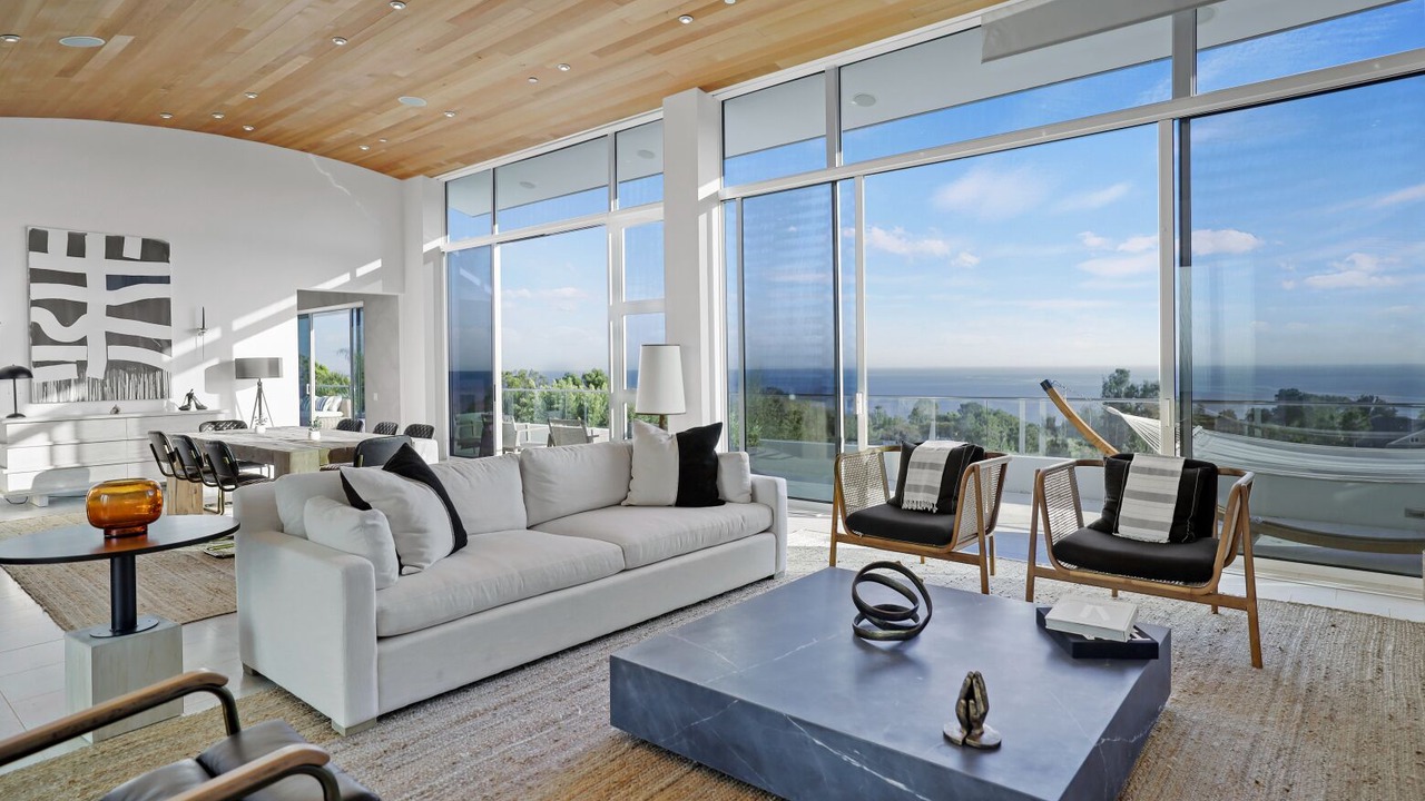 Photo of Livingroom in Central Malibu