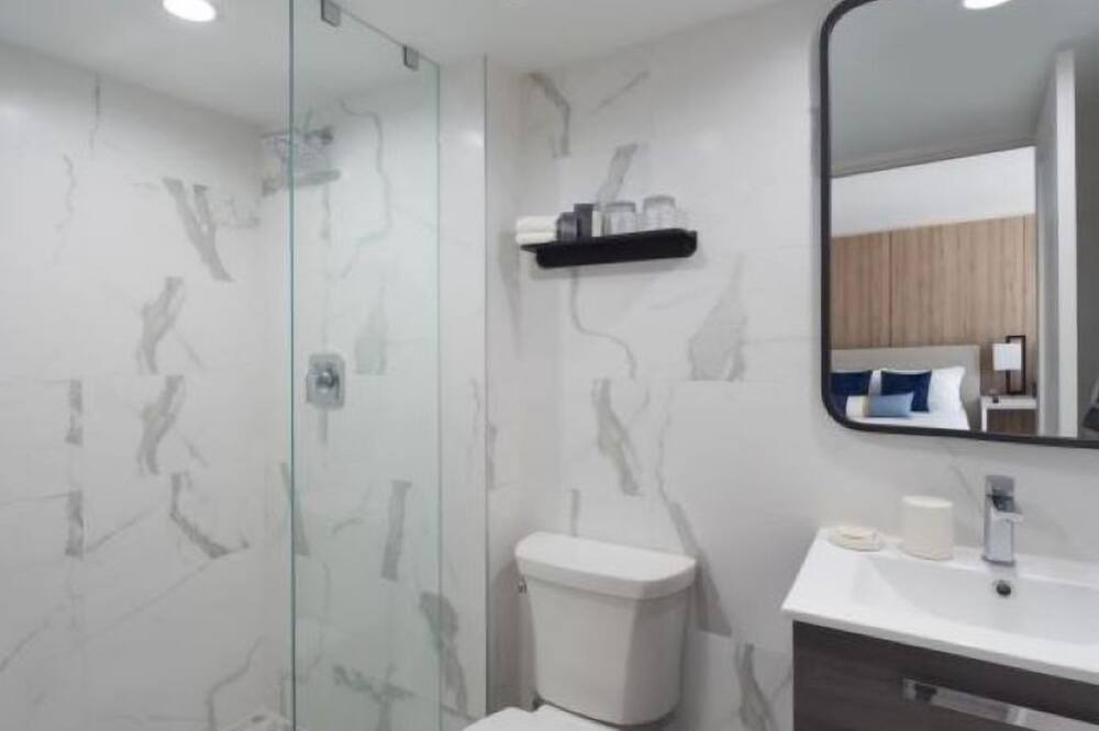 Photo of Bathroom in Hillsboro Beach