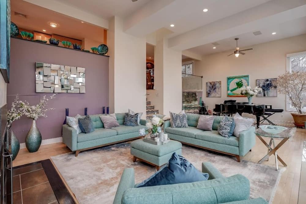 Photo of Livingroom in Town of Orangetown