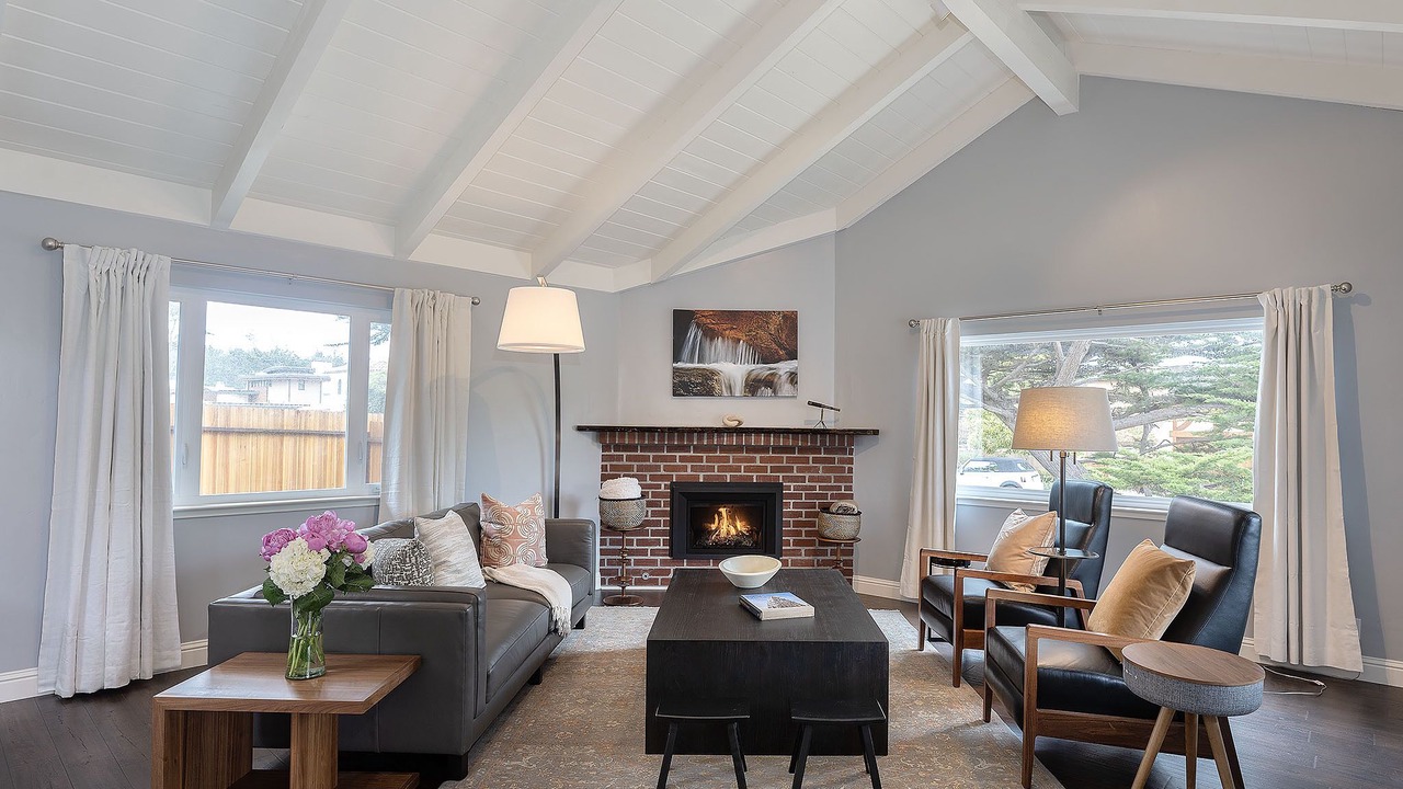 Photo of Livingroom in Del Monte Forest