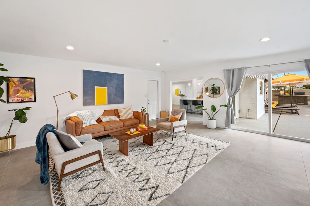 Photo of Livingroom in Desert Park Estates
