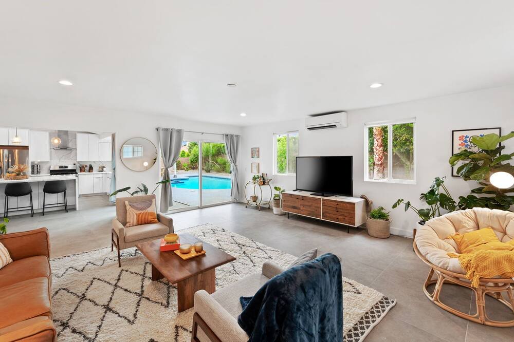 Photo of Livingroom in Desert Park Estates