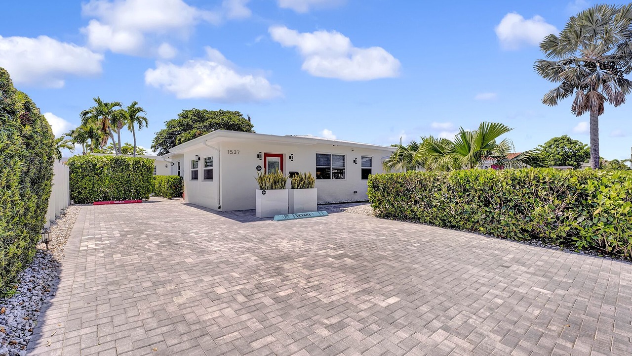 Photo of Outdoor in Poinsettia Heights