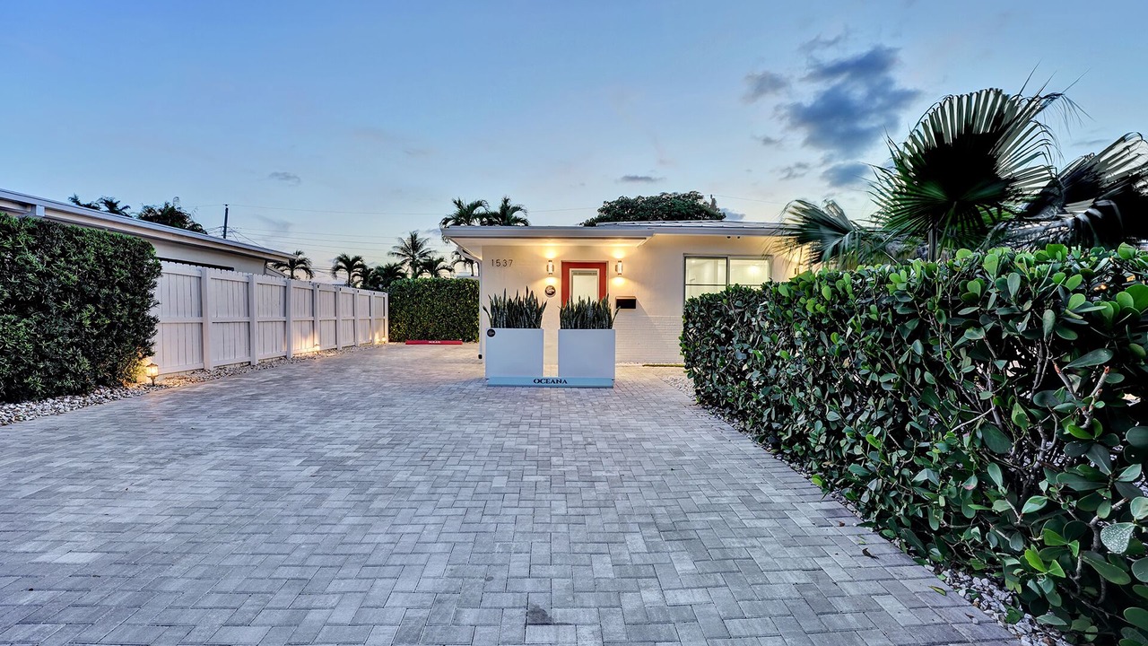 Photo of Outdoor in Poinsettia Heights