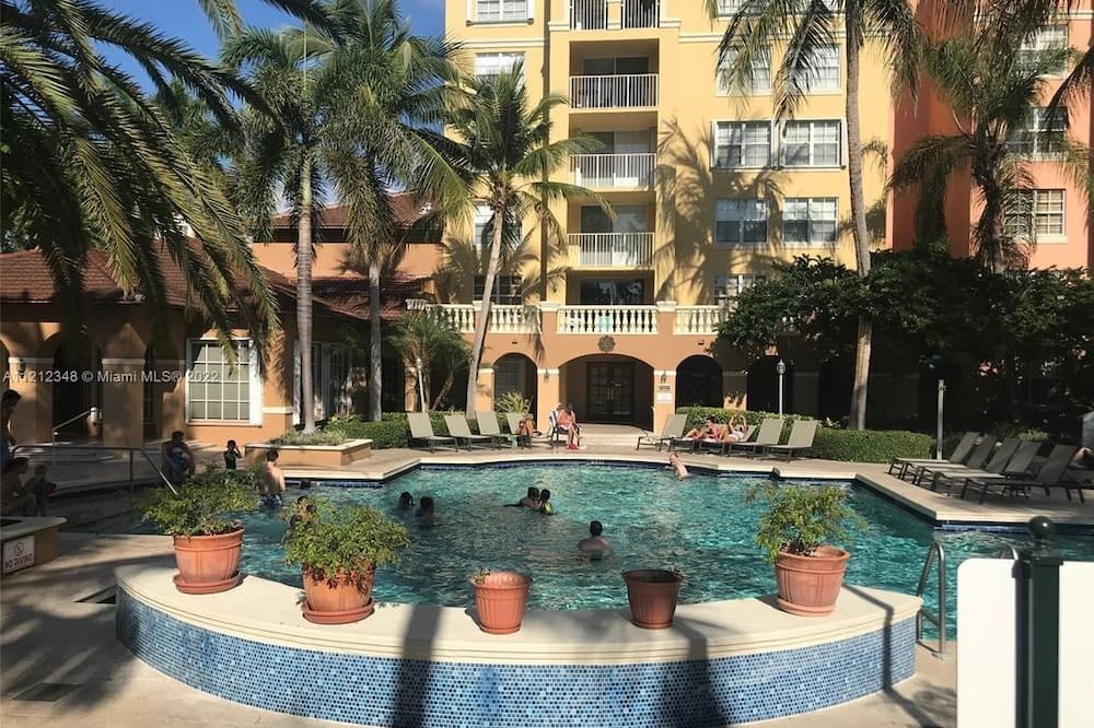 Photo of Others in Aventura