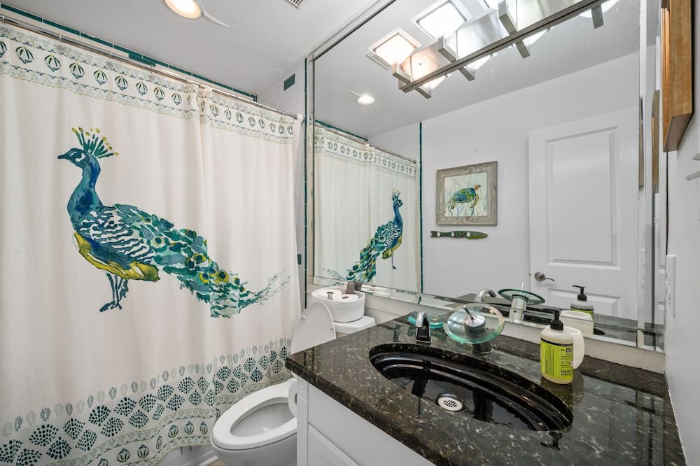 Photo of Bathroom in Orange Beach East