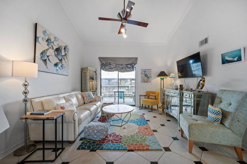 Photo of Livingroom in Orange Beach East