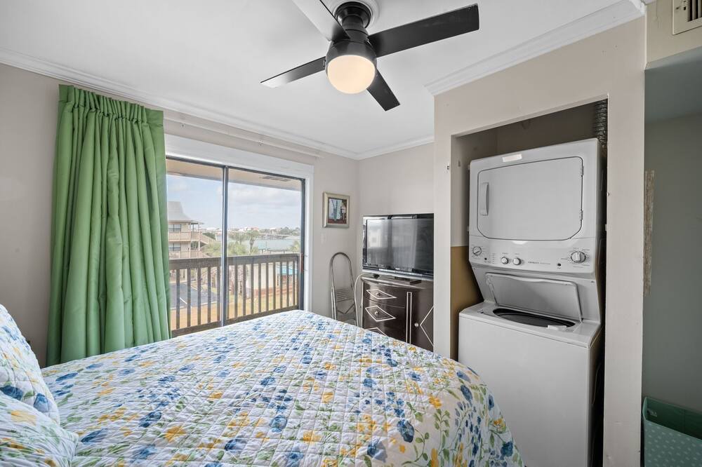 Photo of Bedroom in Orange Beach East
