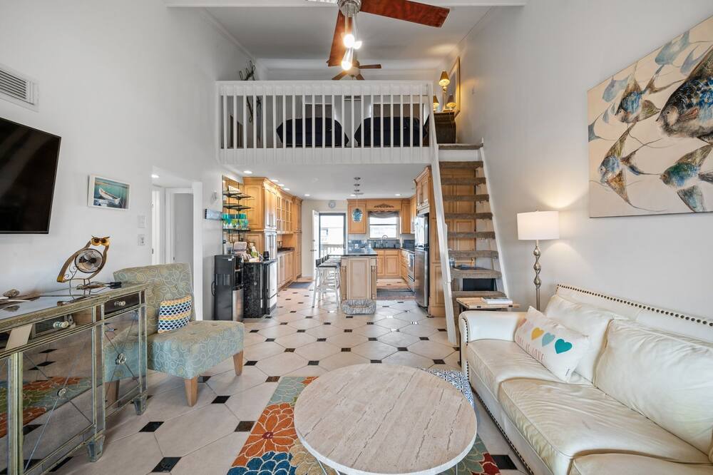 Photo of Livingroom in Orange Beach East