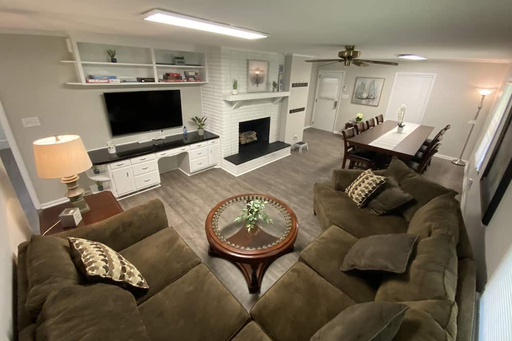 Photo of Livingroom in Cary