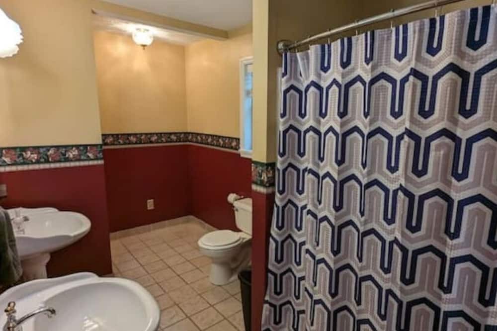 Photo of Bathroom in Cedar Bluff