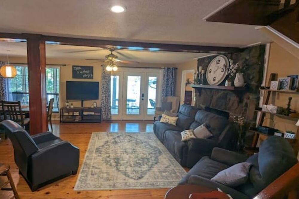 Photo of Livingroom in Cedar Bluff