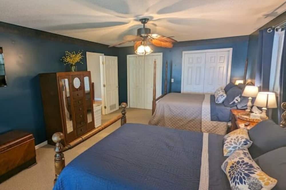 Photo of Bedroom in Cedar Bluff