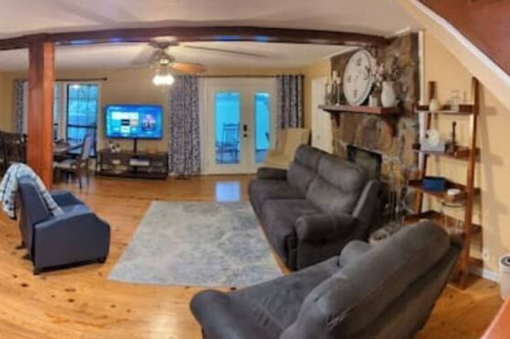 Photo of Livingroom in Cedar Bluff