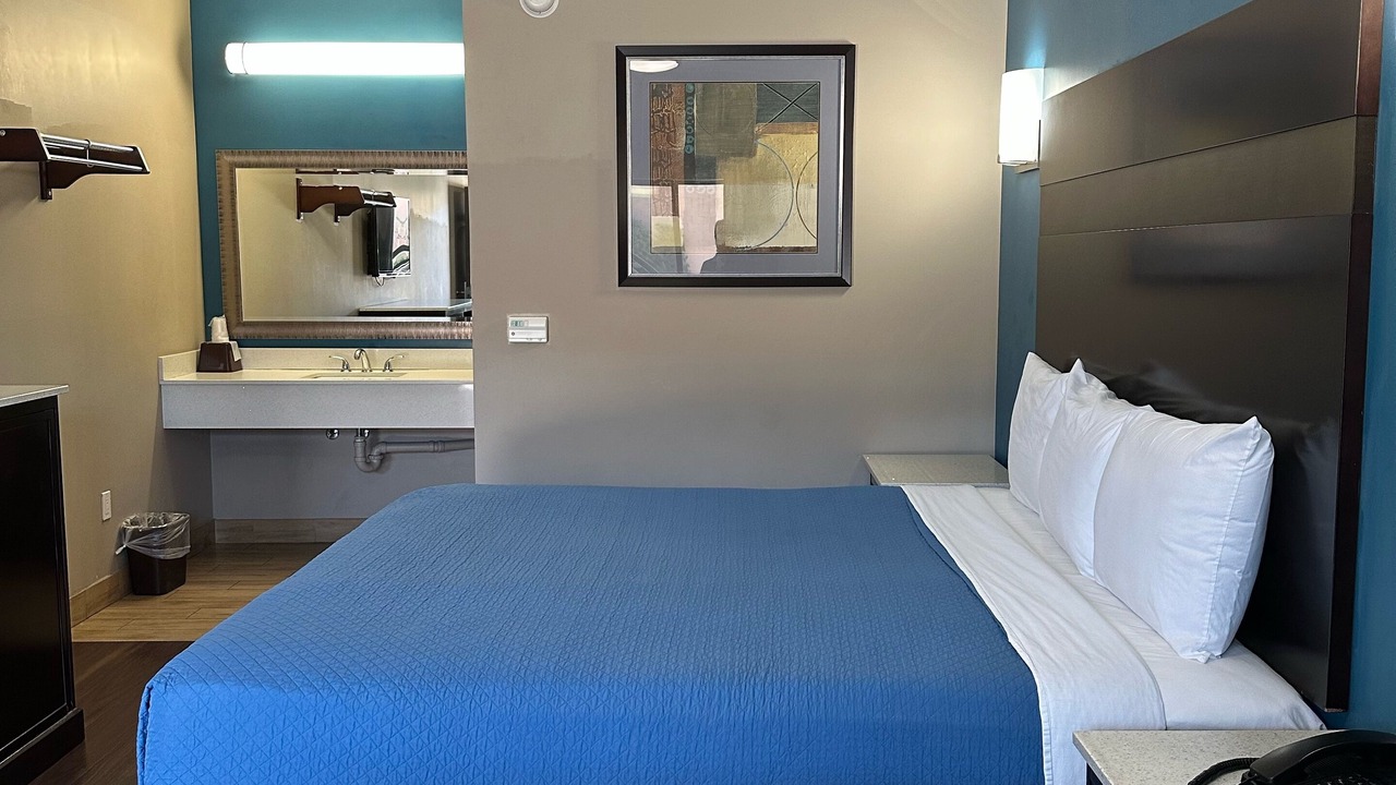 Photo of Bedroom in Maywood