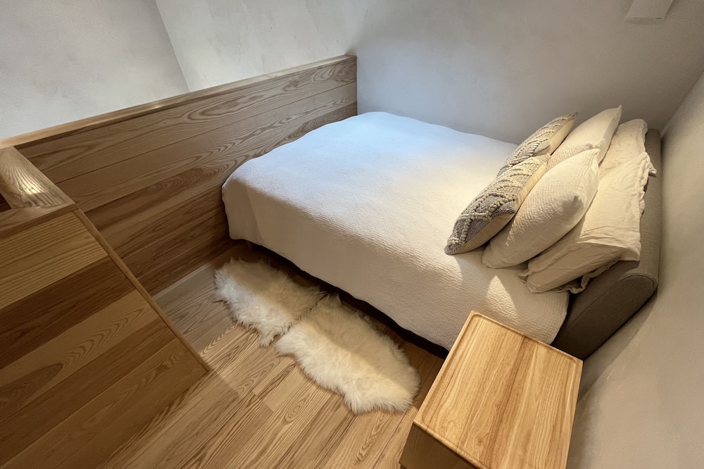 Photo of Bedroom in Hollowville