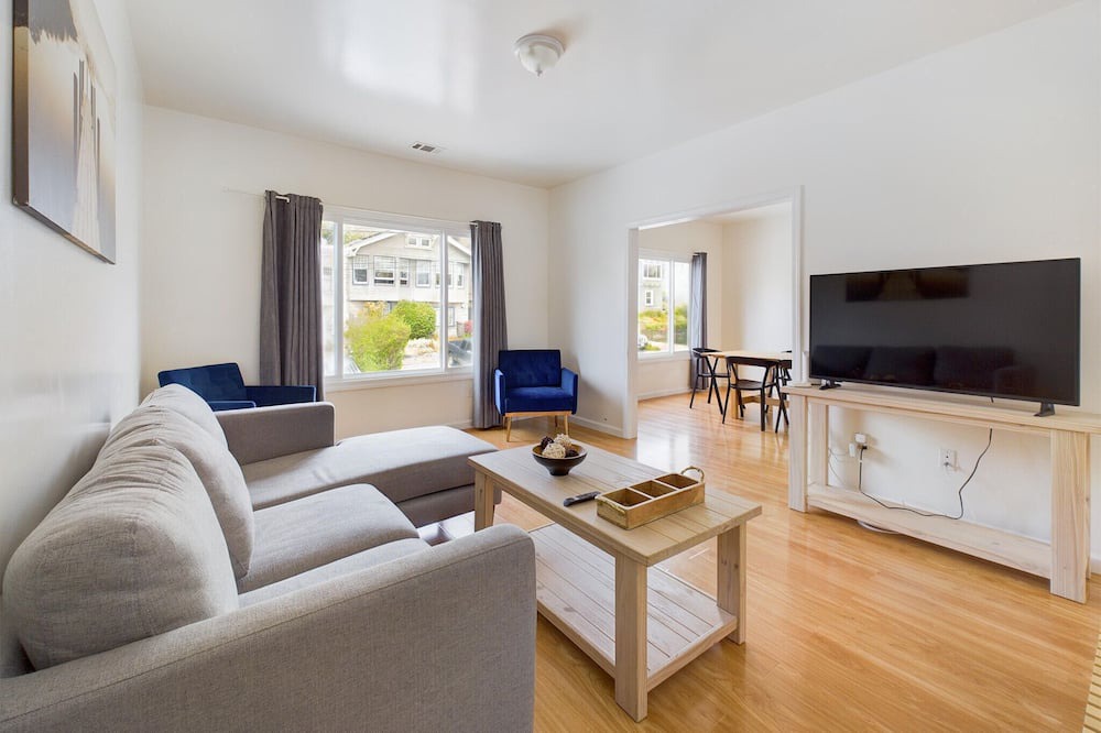 Photo of Livingroom in Sunnyside