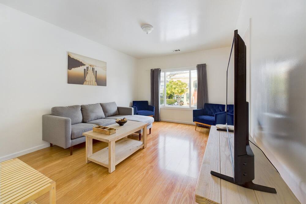 Photo of Livingroom in Sunnyside