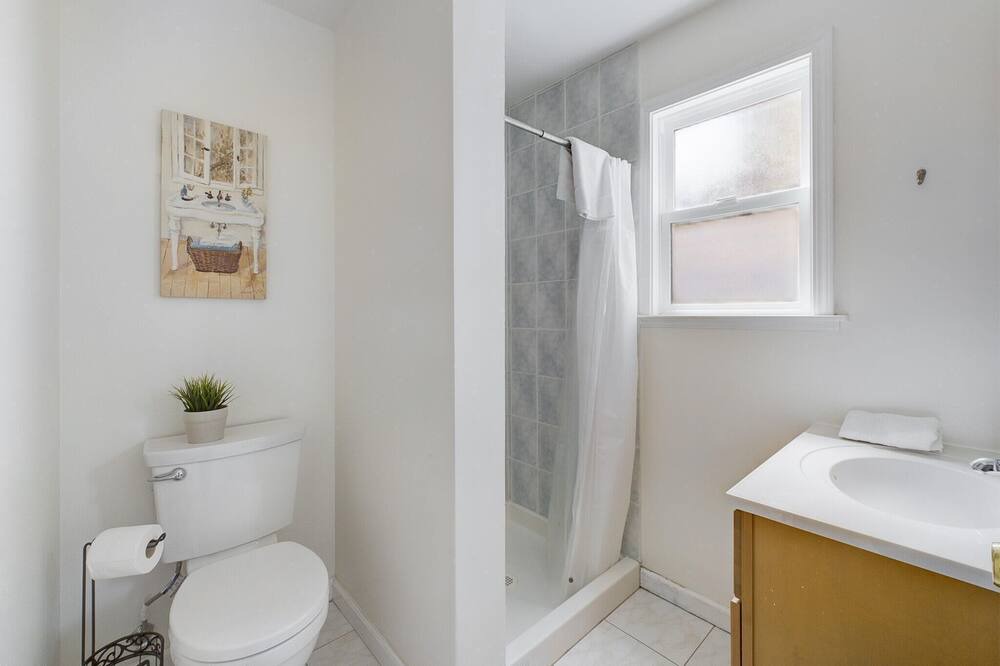 Photo of Bathroom in Sunnyside