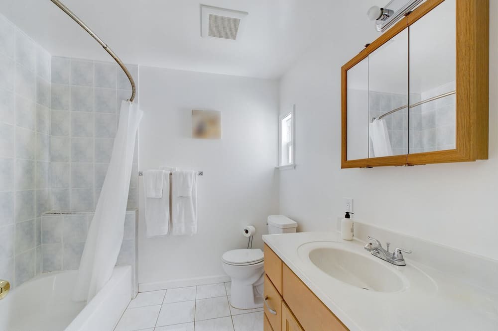 Photo of Bathroom in Sunnyside