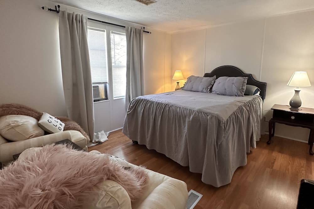 Photo of Bedroom in Macon County