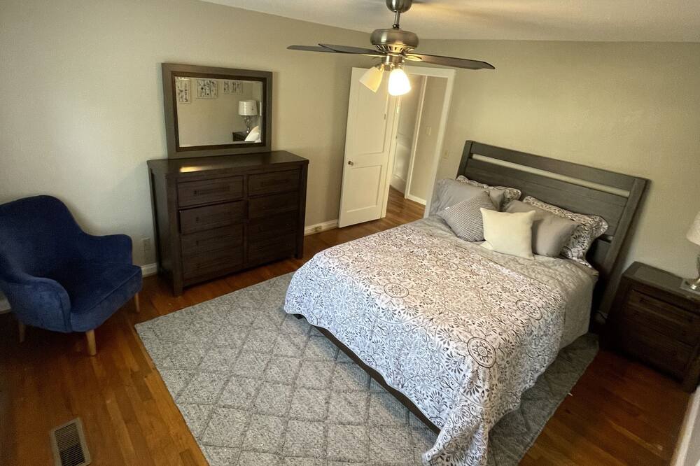 Photo of Bedroom in Tuscaloosa