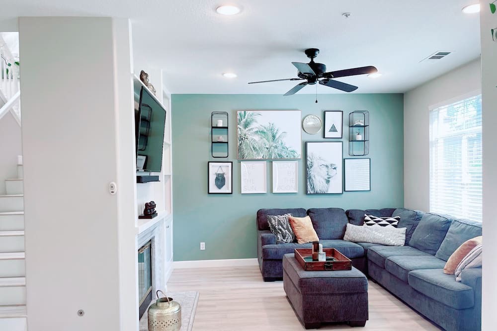 Photo of Livingroom in Rancho Santa Margarita