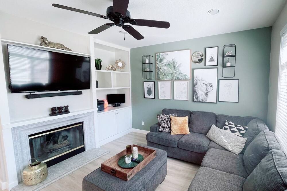 Photo of Livingroom in Rancho Santa Margarita