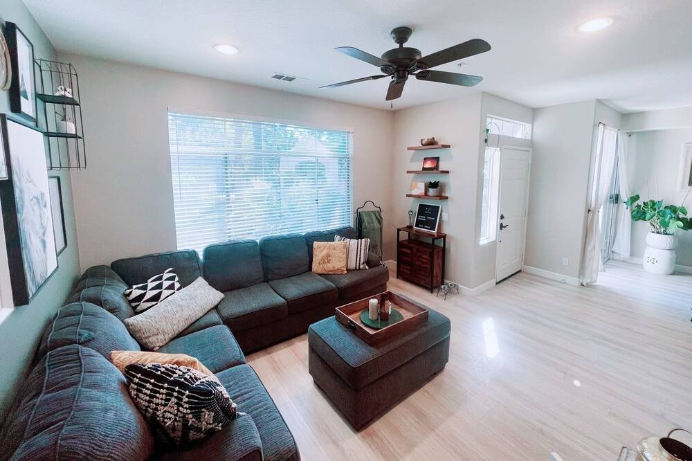 Photo of Livingroom in Rancho Santa Margarita