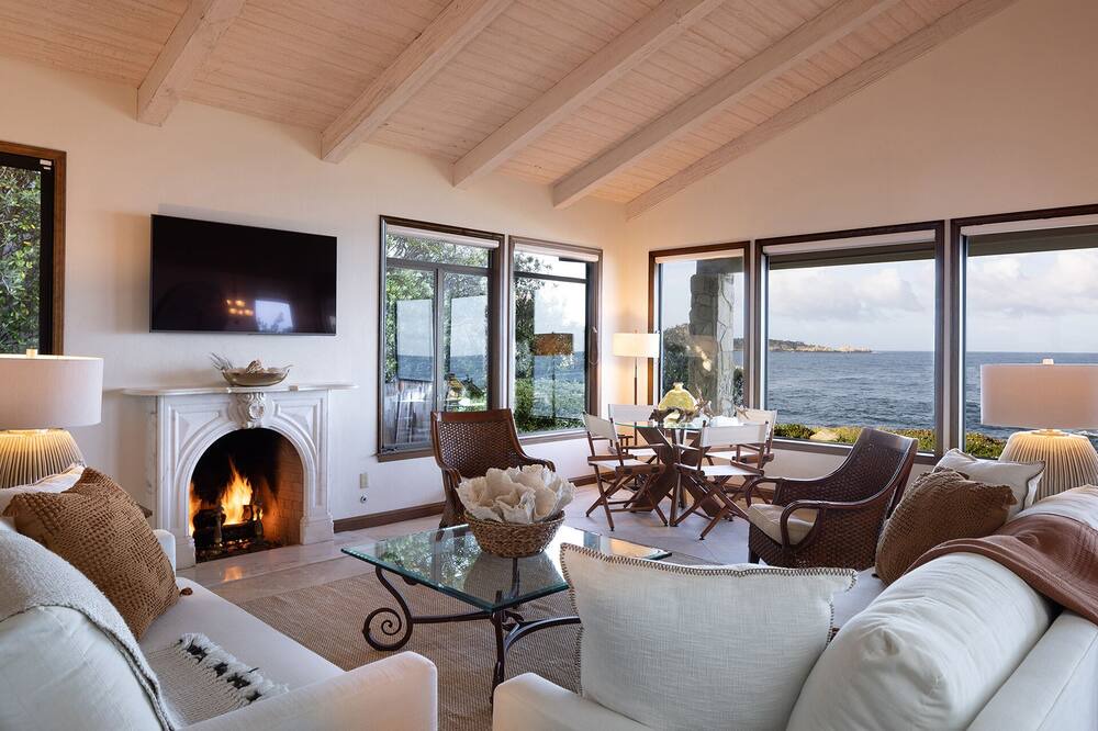 Photo of Livingroom in Carmel Point